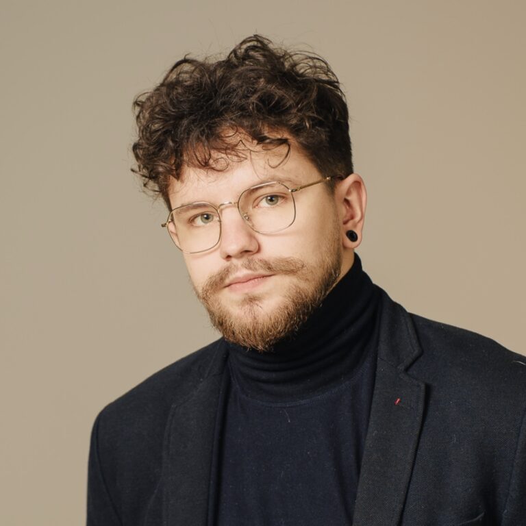 CV - oficjalne zdjęcie